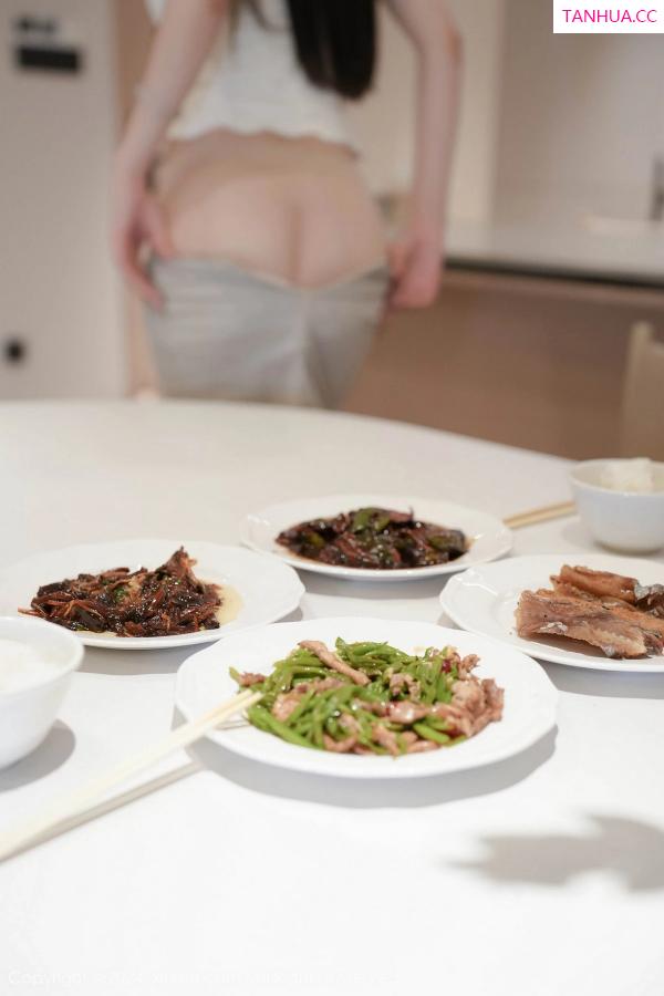   [XiuRen]高清写真图 2024.05.17 No.8557 晚苏susu 丝袜美腿第79张图片